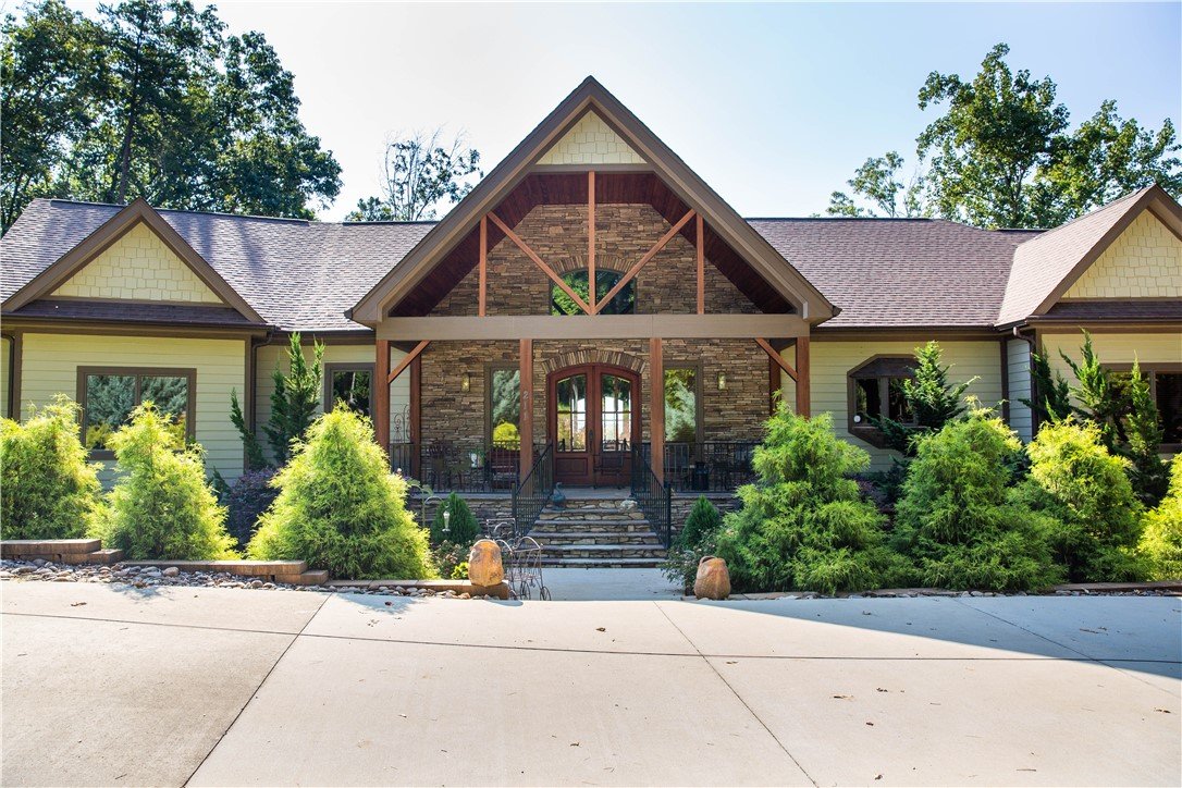 211 Sleepy Oaks Court