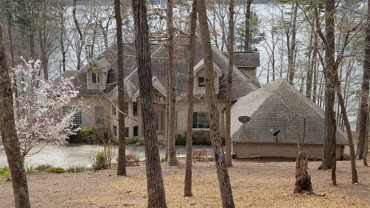 350 E Lakeshore Drive