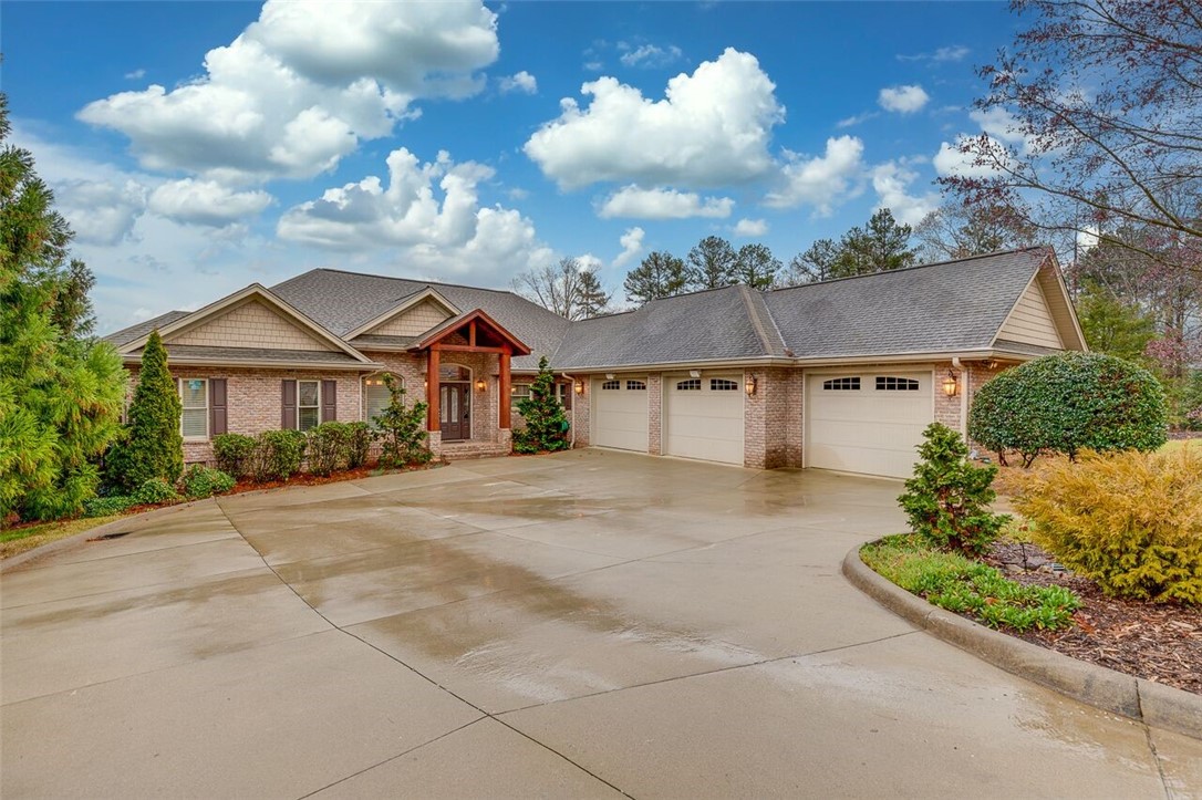 Property image 1 at 125 Abaco Lane, Seneca, SC 29672