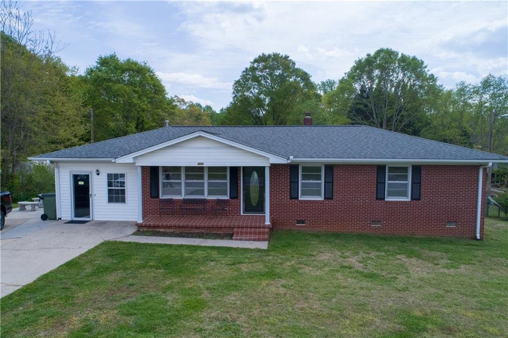 Property image 1 at 404 Freedom Drive, Walhalla, SC 29691