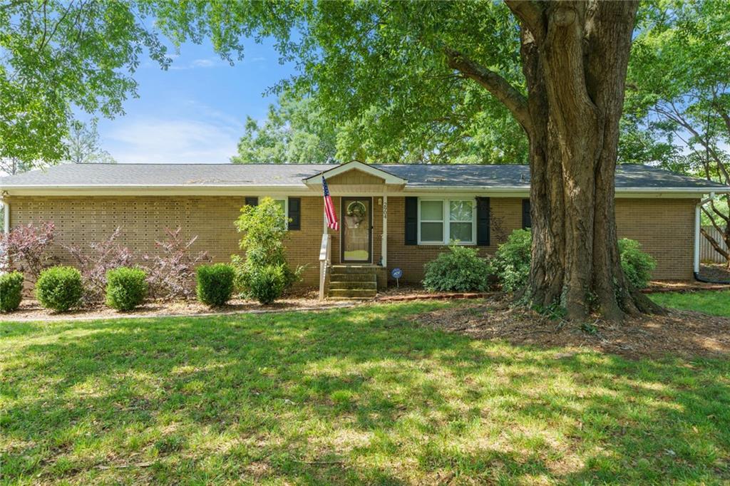 2904 Beechwood Parkway