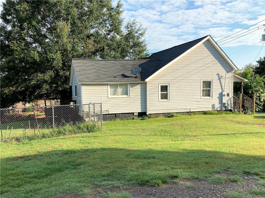 Property image 1 at 41 Smythe Street, Pelzer, SC 29669