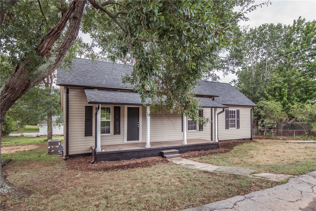 Property image 1 at 10 Clemson Street, Liberty, SC 29657