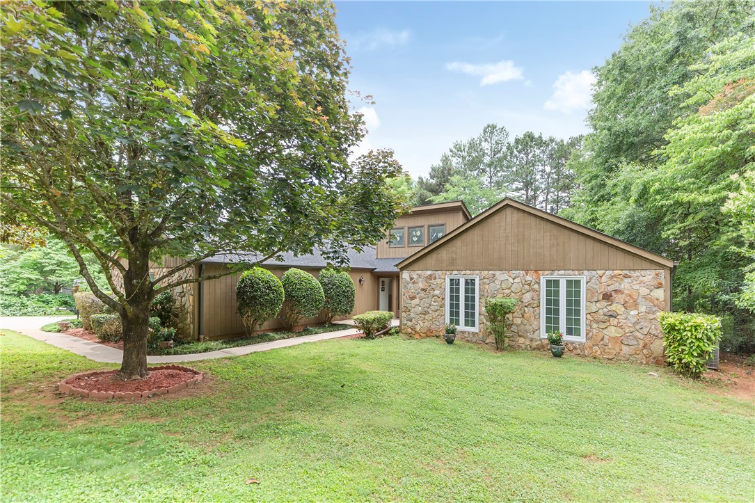 203 Mockingbird Circle