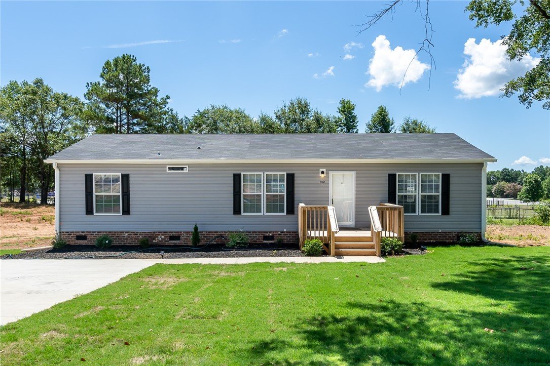 Property image 1 at 104 Twin Oaks Court, Iva, SC 29655