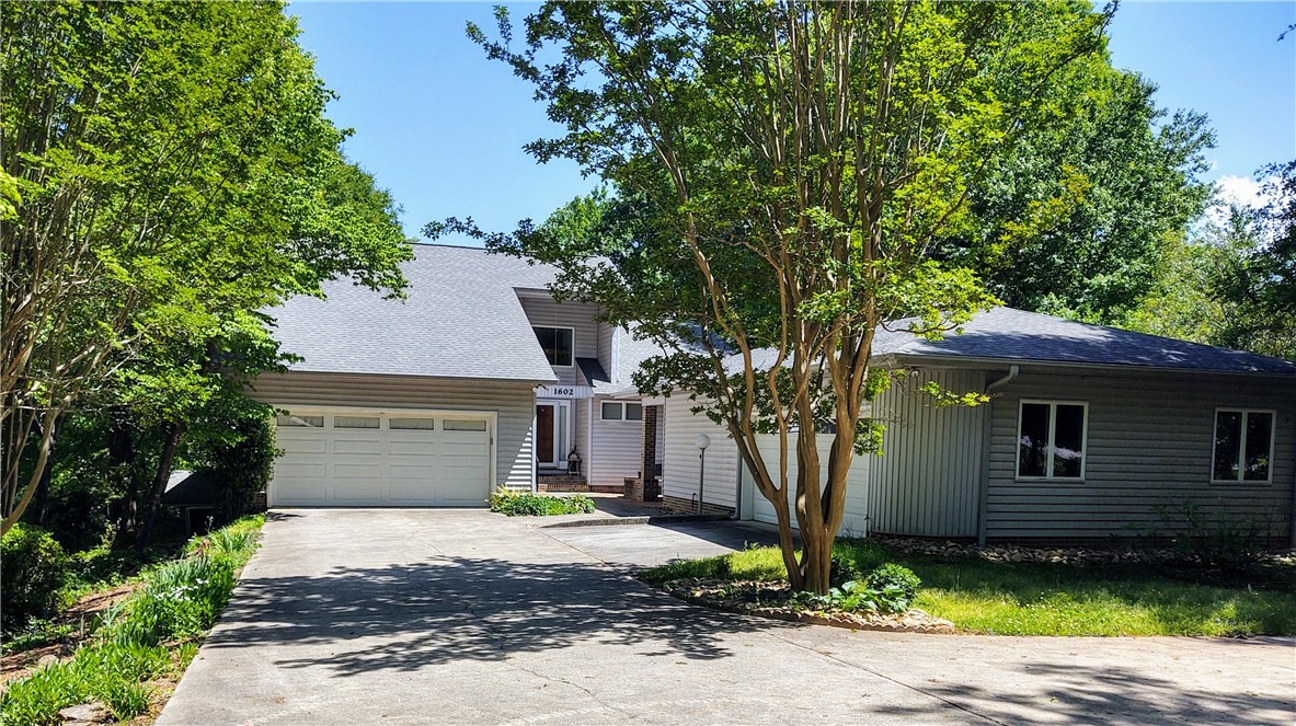 1602 Keowee Lakeshore Drive