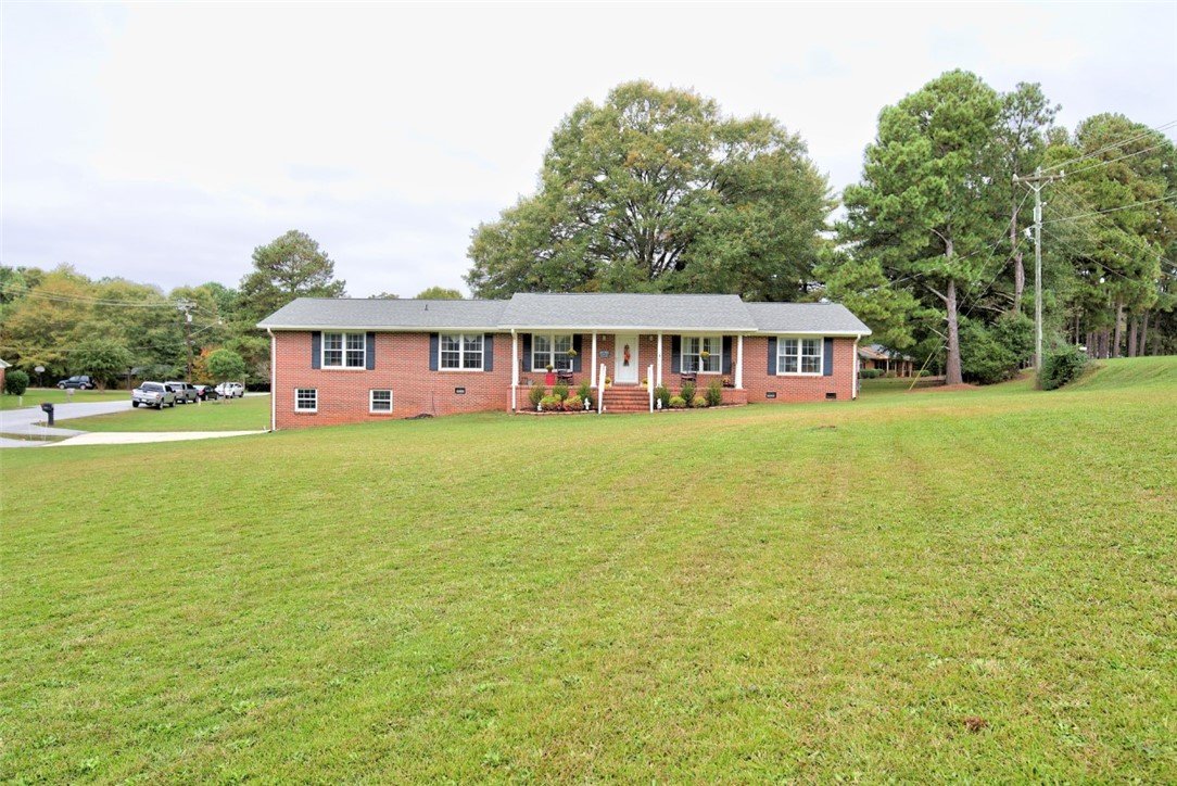 Property image 1 at 100 Wedgewood Drive, Anderson, SC 29621