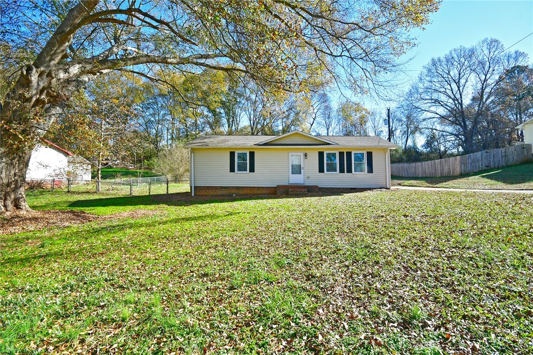 Property image 1 at 206 Springdale Avenue, Liberty, SC 29657