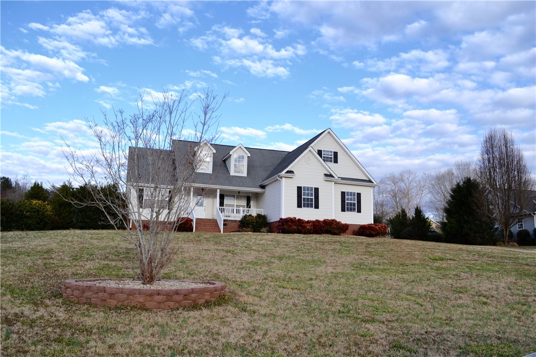Property image 1 at 216 Saddlebrook Avenue, Pickens, SC 29671