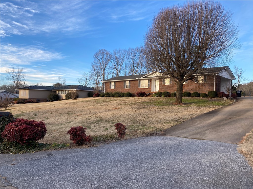 Property image 1 at 406 Stonehaven Drive, Anderson, SC 29625