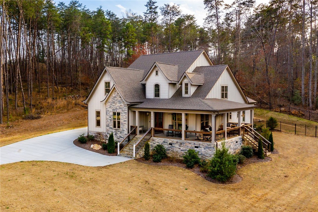 104 Rollingwood Drive