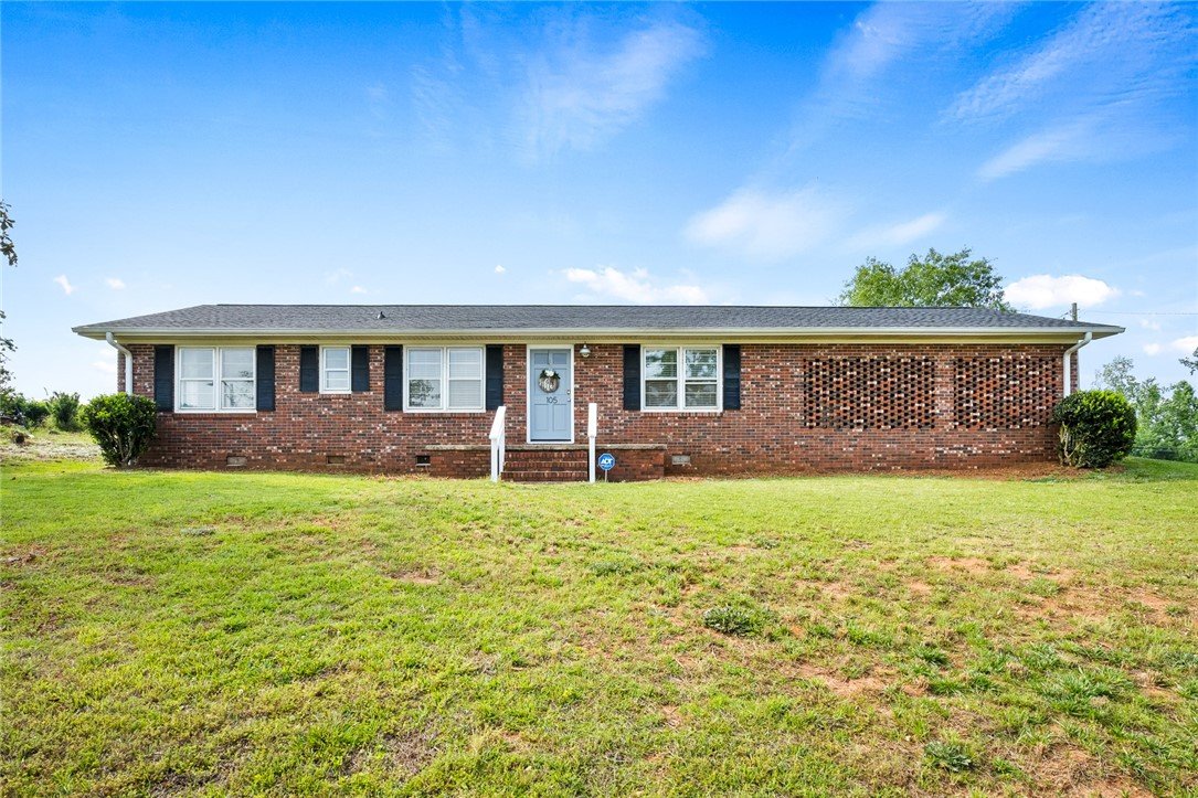 Property image 1 at 105 King James Road, Seneca, SC 29678