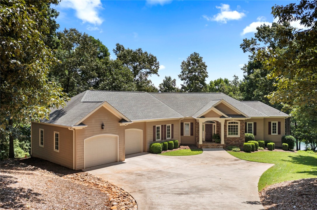 114 Crest Pointe Drive