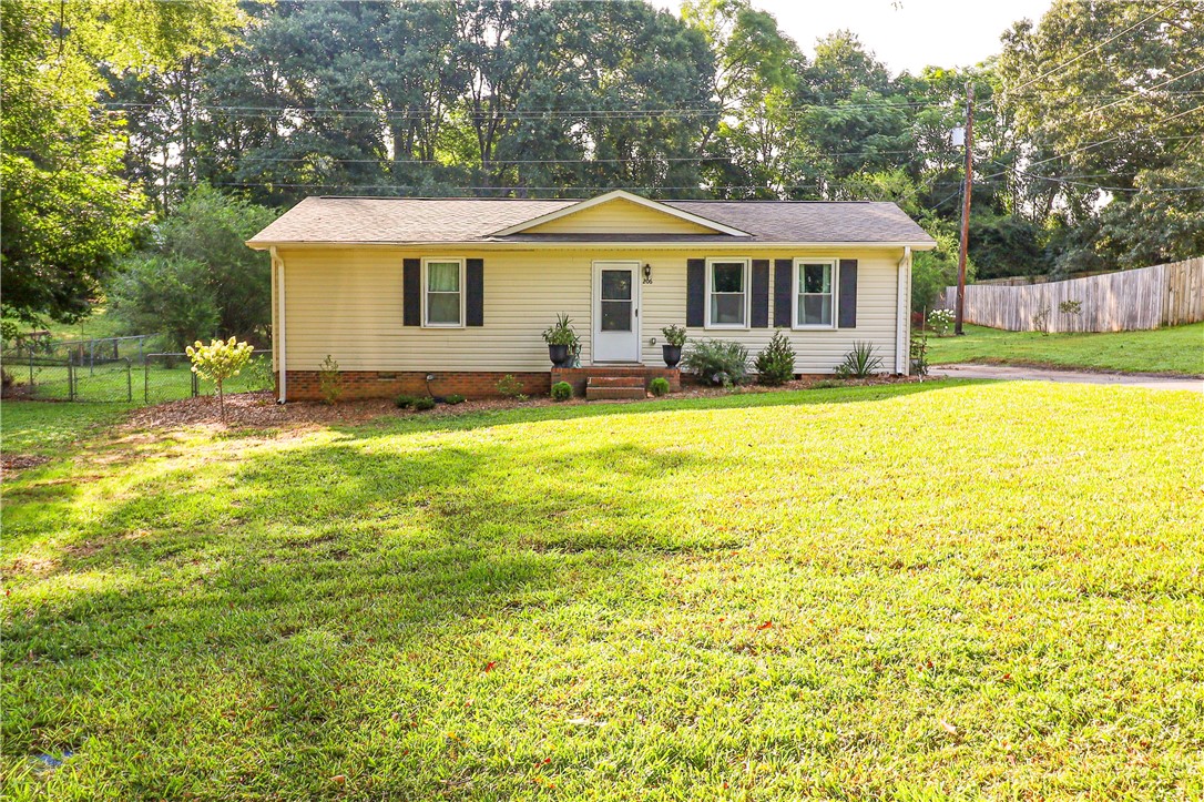 Property image 1 at 206 Springdale Avenue, Liberty, SC 29657
