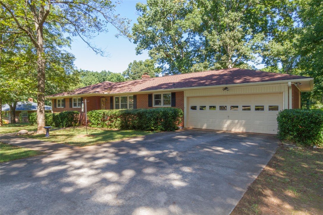 Property image 1 at 303 Brook Forest Drive, Anderson, SC 29621