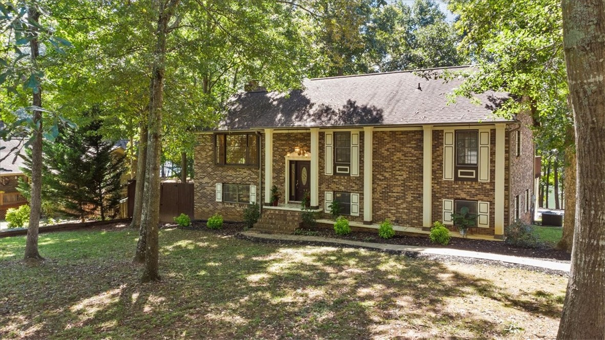 Property image 1 at 8006 Longshore Avenue, Seneca, SC 29672