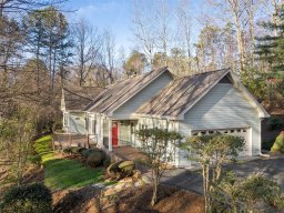 4 Dogwood Glen Circle