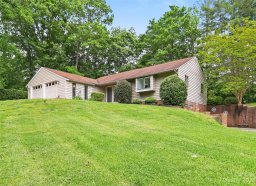 1482 Indian Hills Drive