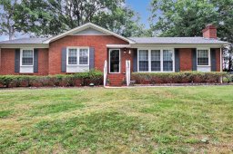 902 Creekbriar Avenue