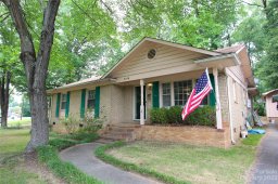 2219 Maplecrest Drive