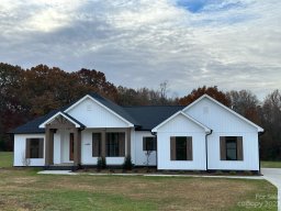 210 Houstons Hideaway Corner