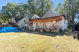 406 E Houston Street