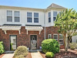 4112 Nw Kenton Glenn Court