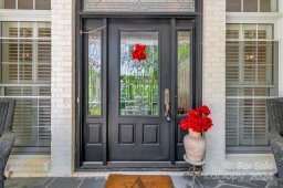 456 North Shore Drive