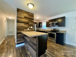 1108 Ridgewood Drive