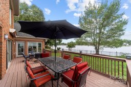 16731 100 Norman Place