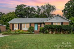 4923 Carriage Drive Circle