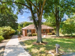 121 Scottsmoor Drive