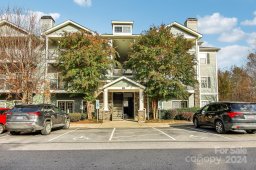 700 Vista Lake Drive