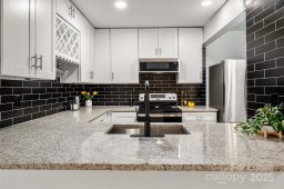 10943 Carmel Crossing Road