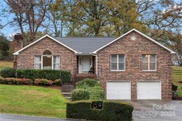 212 Meadowbrook Circle