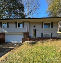 1309 Poplar Circle