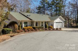 889 Sandburg Terrace