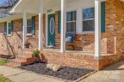 2027 Franklin Street