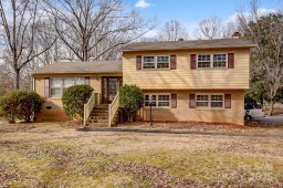 1142 Canterbury Drive