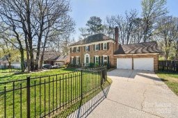 712 Grays Creek Lane