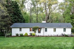 1201 Robinhood Circle