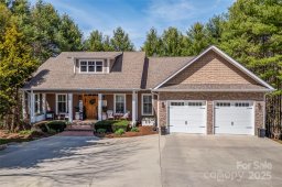 3015 Hickory Nut Trail