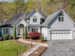 306 Golden Hawk Trail