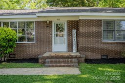 438 Starcrest Circle