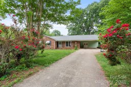 8903 Larchmont Circle