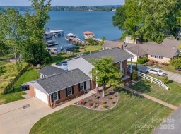 8005 Island View Court