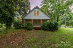 520 Eastwood Park Circle