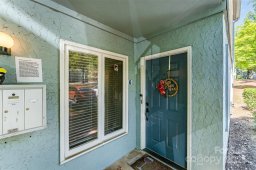 1914 Meadowlark Lane