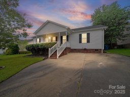 640 Loch Lomond Circle