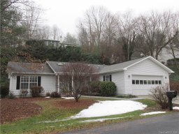 828 Sandburg Terrace